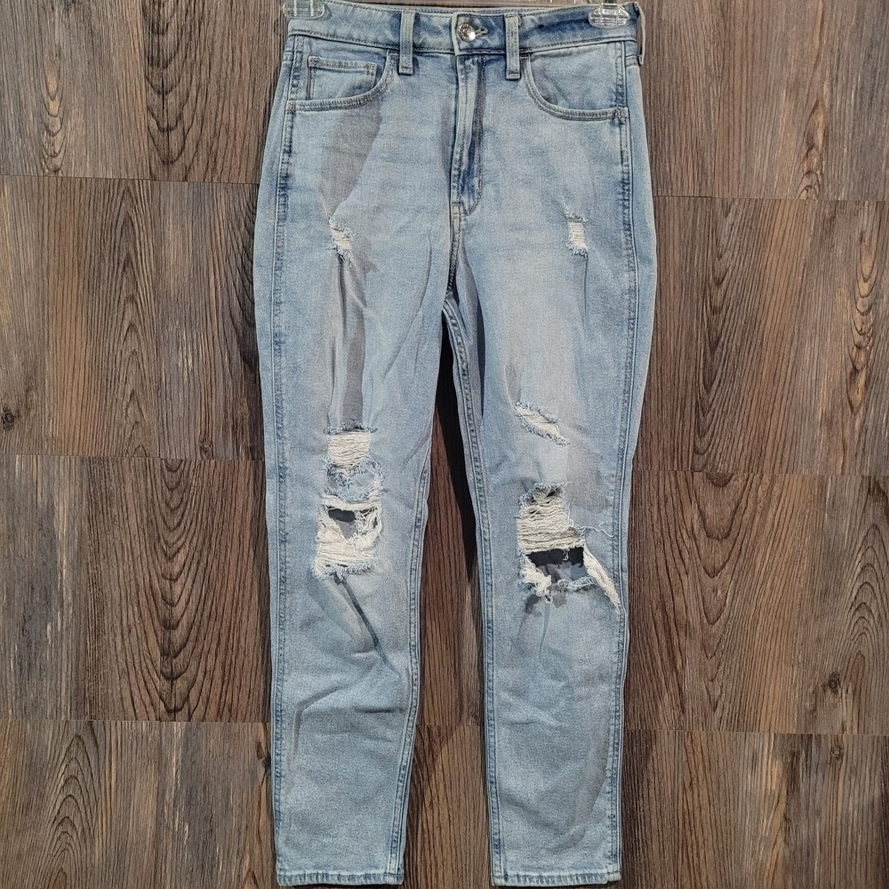 Hollister Ultra High-Rise Mom Jean Size 2/26 x 26 Light Wash Destroyed Ripped